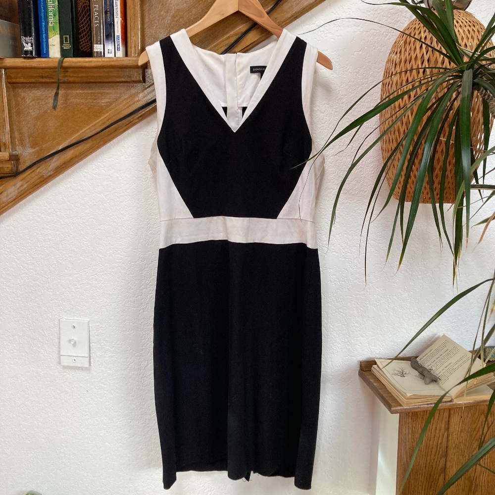 Banana republic black and white size 12 dress shift vneck